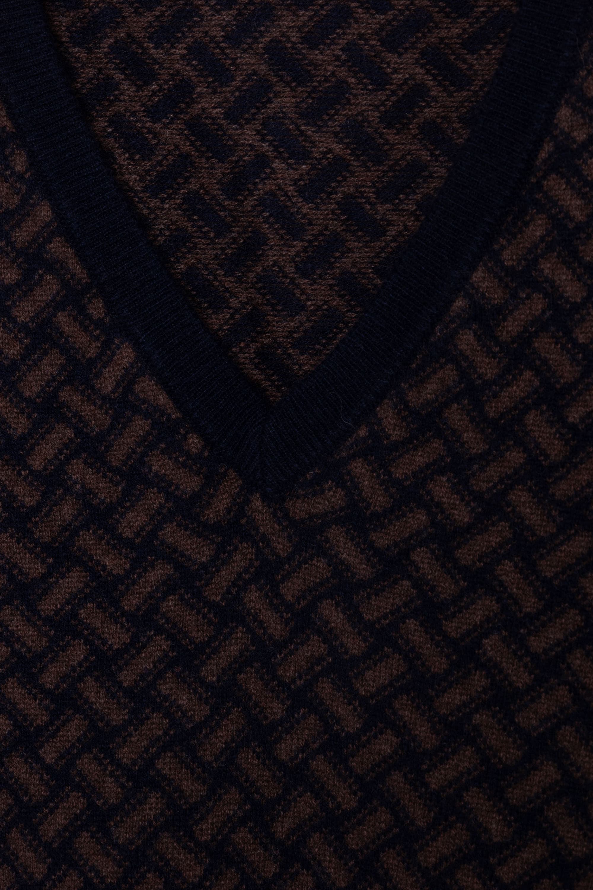 V-Neck Cashmere Sweater - Image 4
