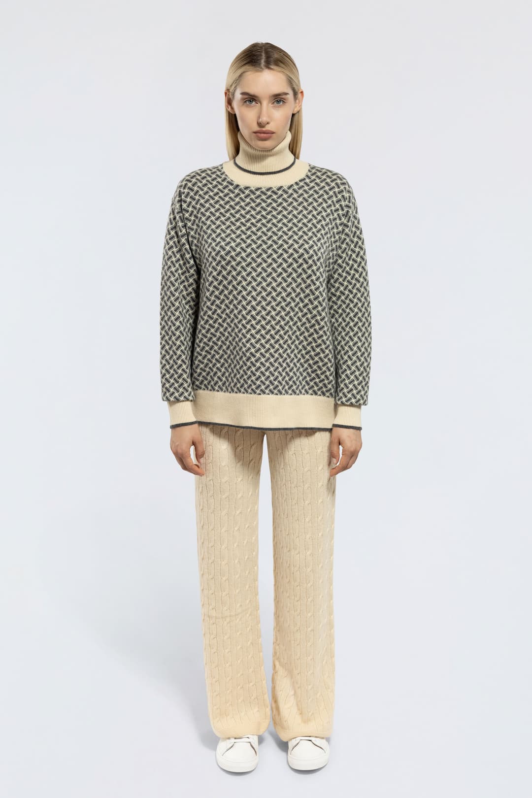 Razor Blade Cashmere Turtleneck