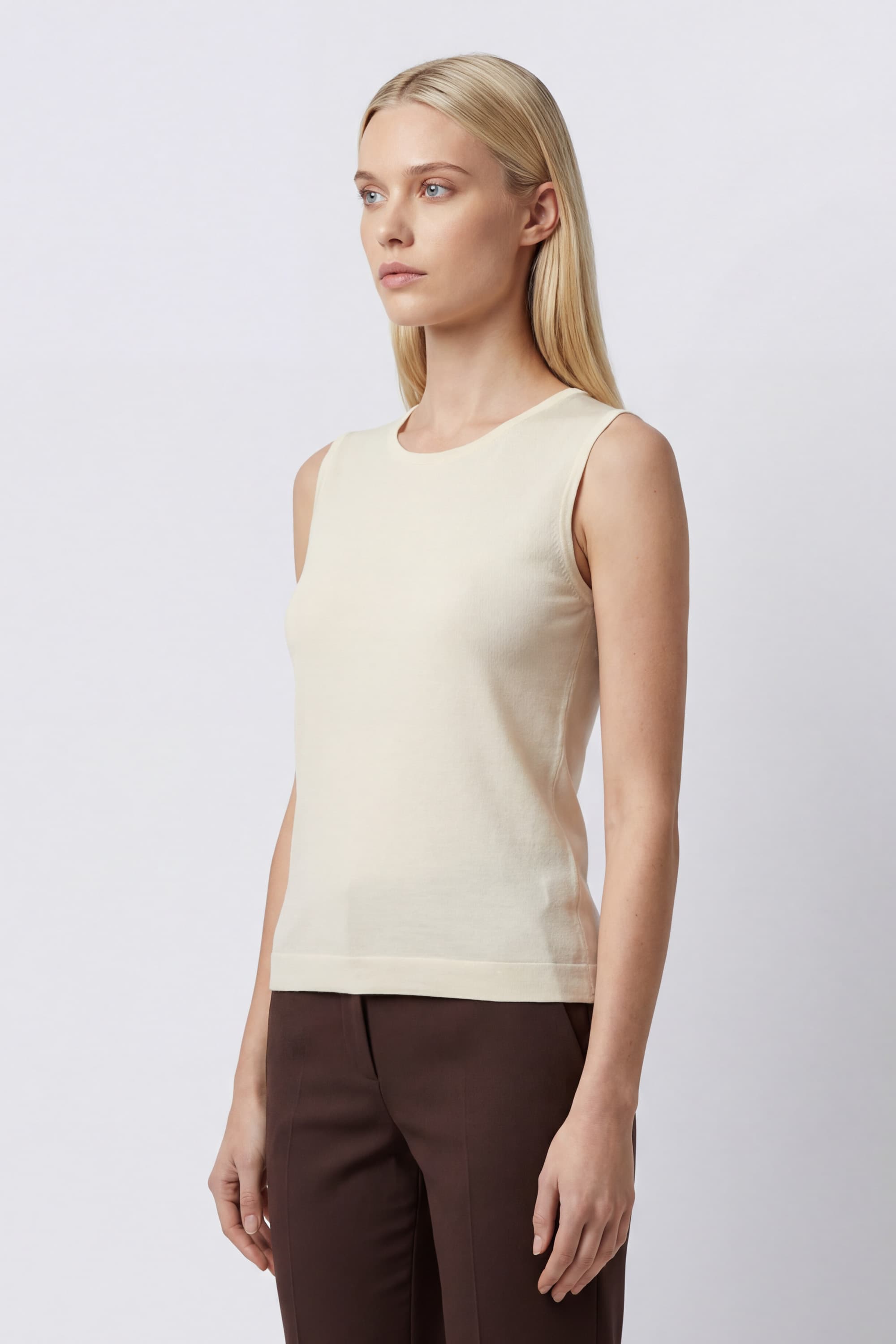 Sleeveless virgin wool top - Image 3